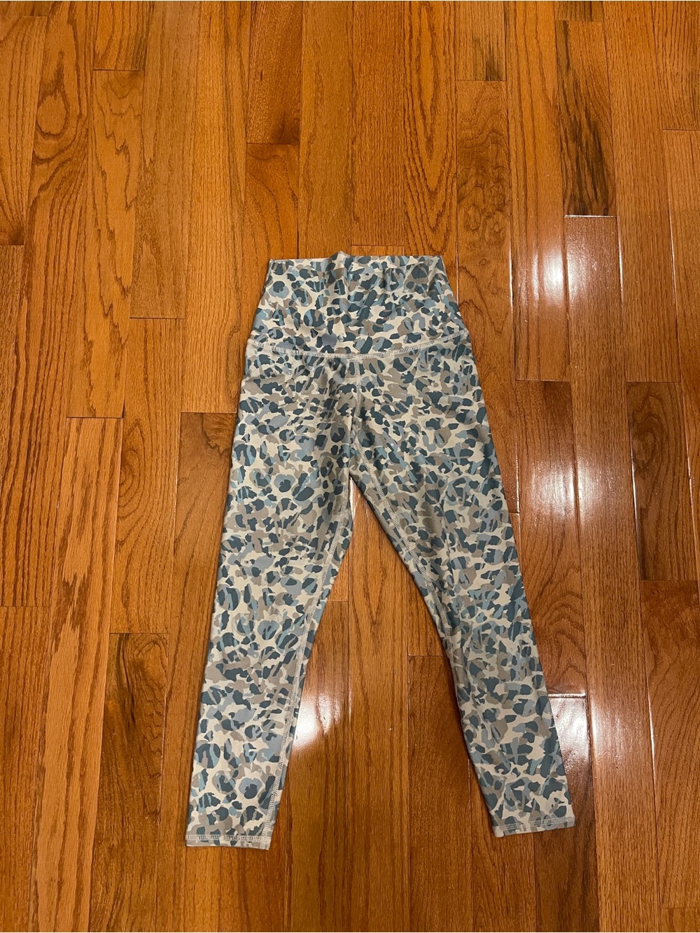Evolution and Creation Women's Teal Blue Animal Print Cropped Leggings Small